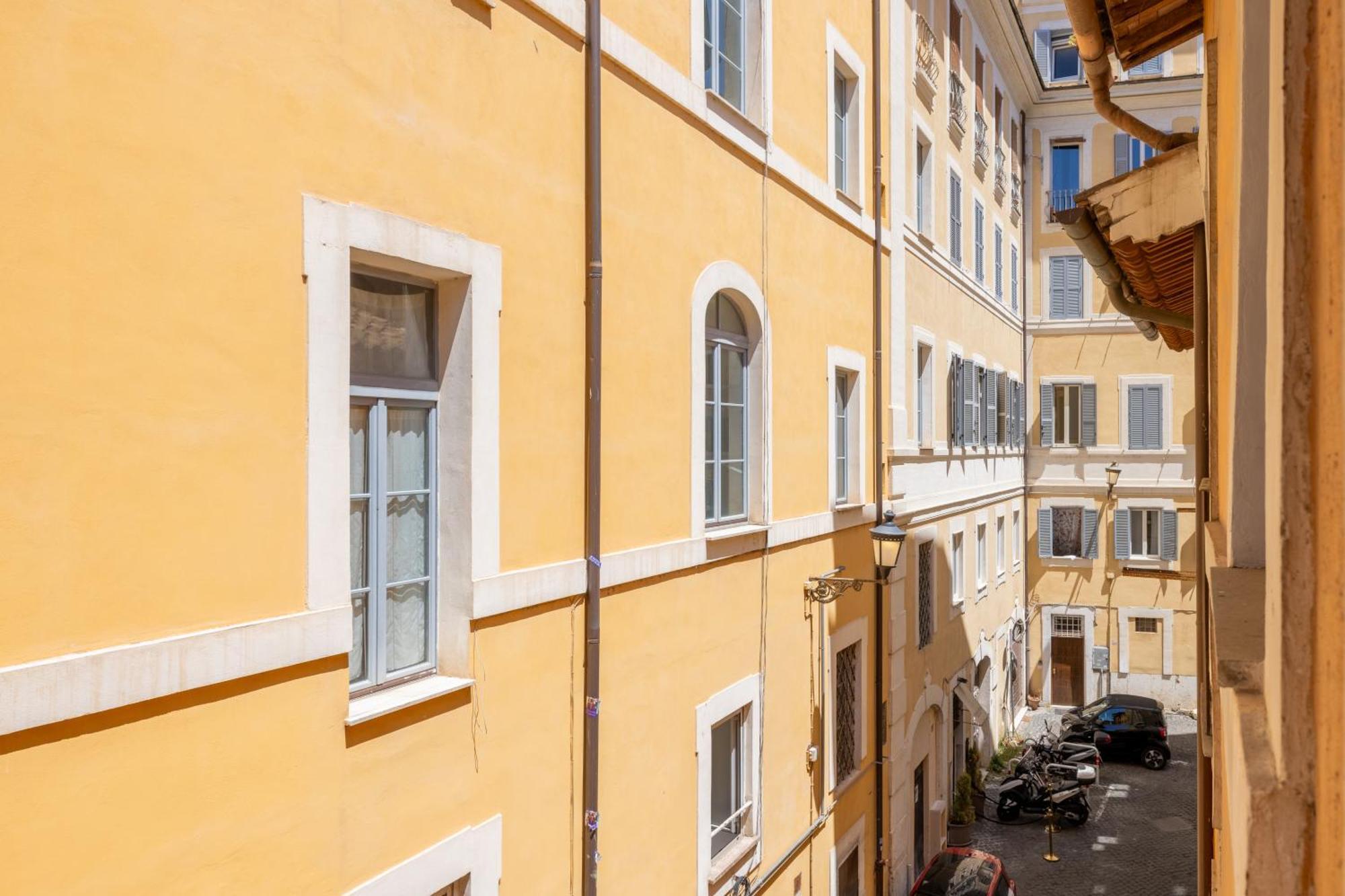 Suite Trevi - Charming Loft Near Trevi Fountain Рим Экстерьер фото
