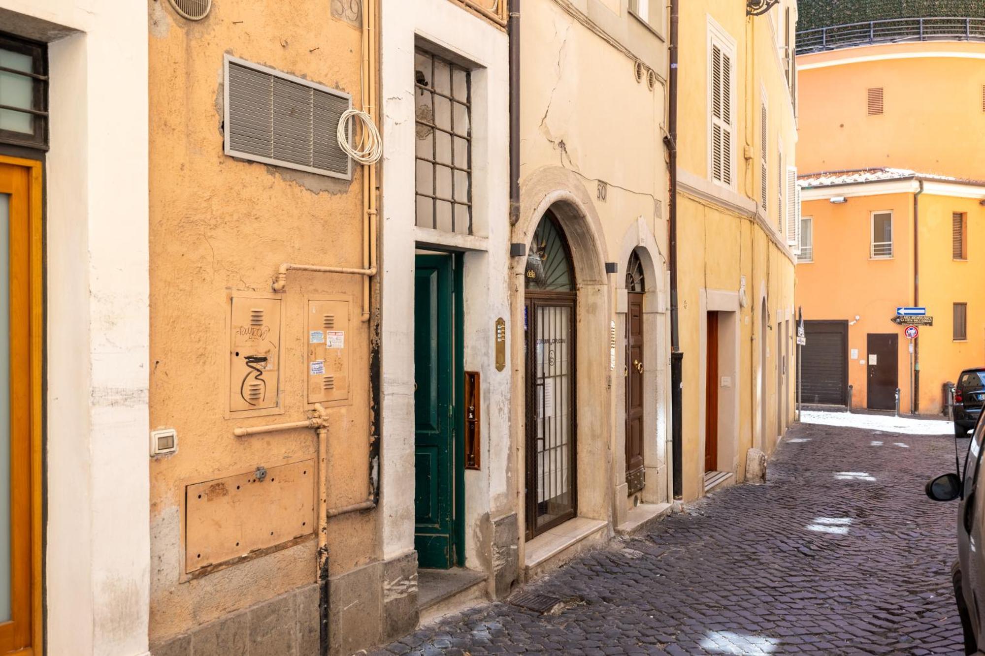 Suite Trevi - Charming Loft Near Trevi Fountain Рим Экстерьер фото